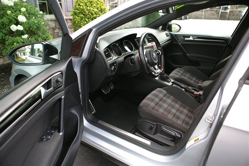 Used 2017 Volkswagen GTI Sport FWD image 8