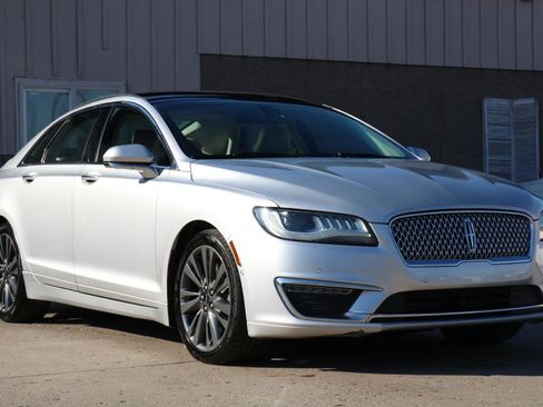 Used 2017 Lincoln MKZ Reserve w/ Technology Package FWD image 5