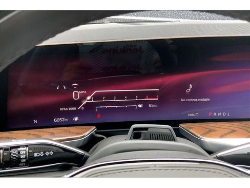 Used 2025 Cadillac Escalade Sport Platinum w/ LPO, ONYX Package AWD/4WD image 22