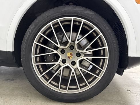 Certified 2023 Porsche Cayenne Platinum Edition AWD/4WD image 15