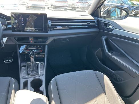 Used 2025 Volkswagen Jetta Sport image 11