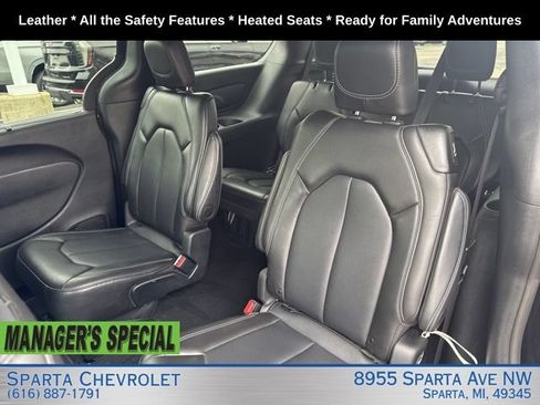 Used 2025 Chrysler Pacifica Select FWD image 23