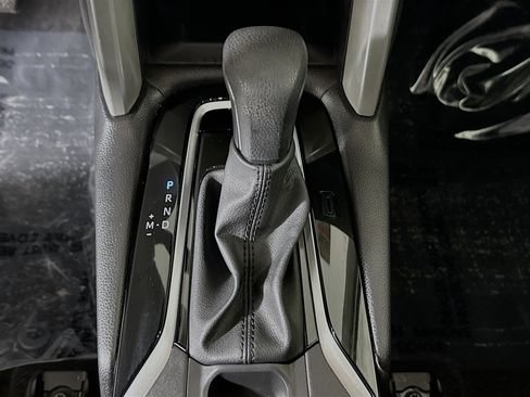 Used 2025 Toyota Corolla Cross LE image 21