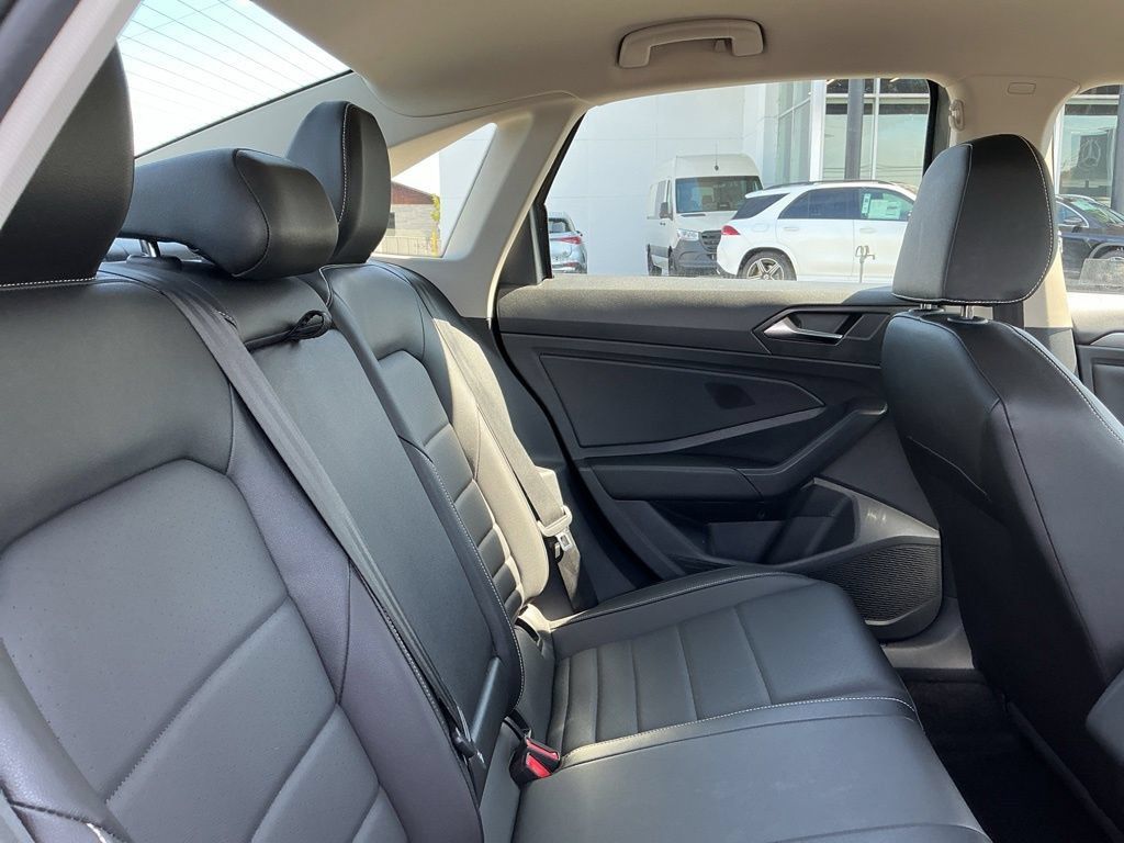 Used 2024 Volkswagen Jetta SE FWD image 22