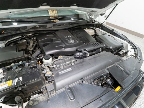 Used 2024 Nissan Armada SL w/ Captain's Chairs Package image 37