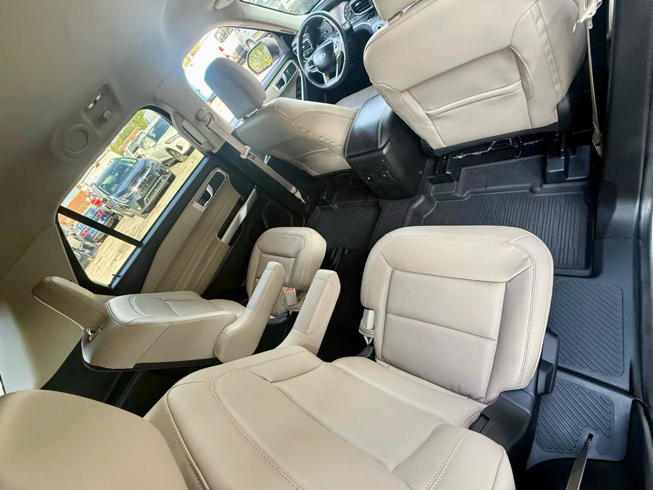 Used 2023 Ford Explorer XLT w/ Equipment Group 202A RWD image 36