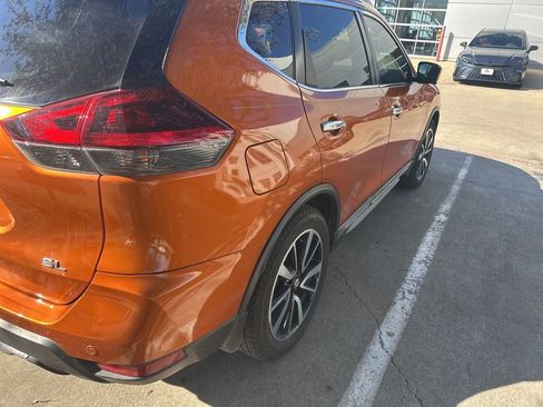 Used 2019 Nissan Rogue SL w/ Premium Package image 3