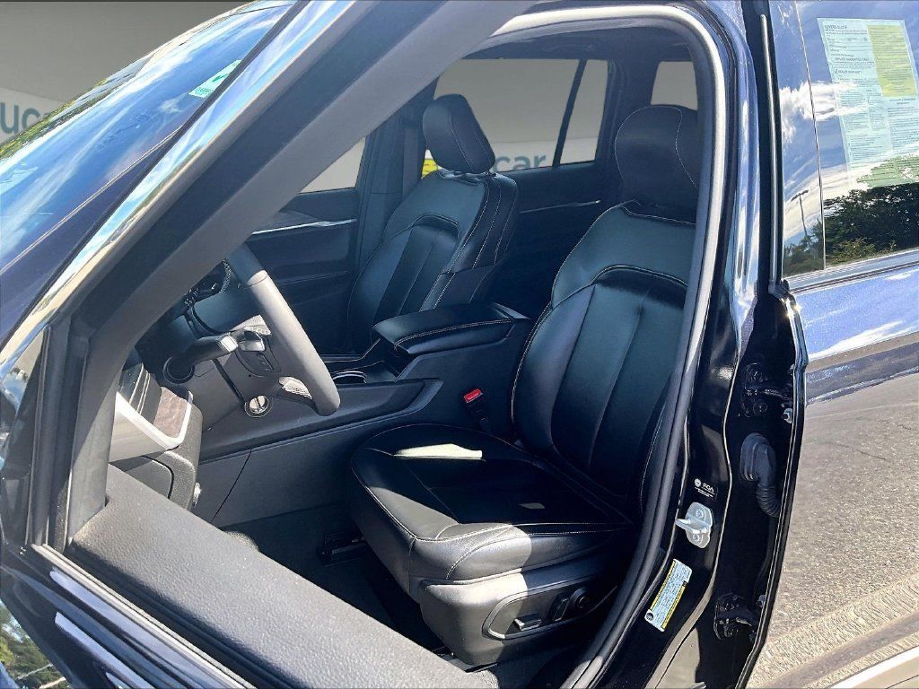 Used 2024 Jeep Grand Cherokee Limited 4xe AWD/4WD image 10