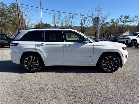 Used 2023 Jeep Grand Cherokee Overland w/ Adv Protech Group III AWD/4WD image 3