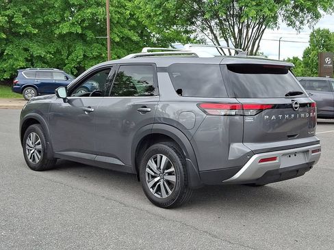 Used 2023 Nissan Pathfinder SL AWD/4WD image 7