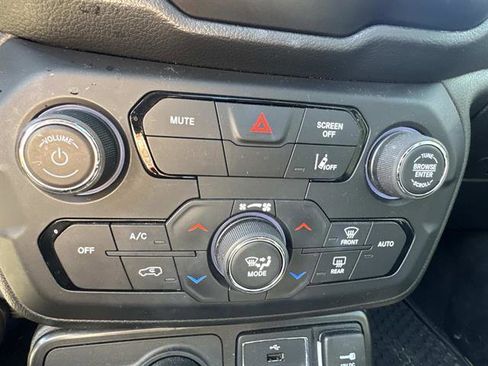 Used 2023 Jeep Renegade Altitude w/ Sun/Sound Group image 15
