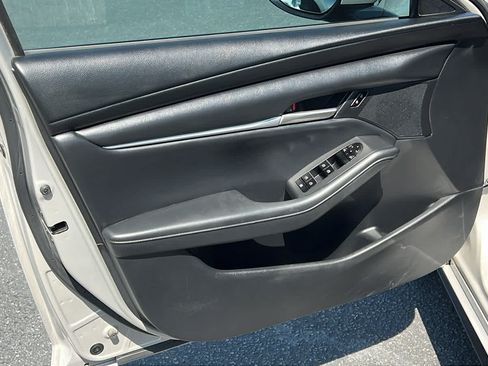 Used 2022 MAZDA MAZDA3 s FWD image 23