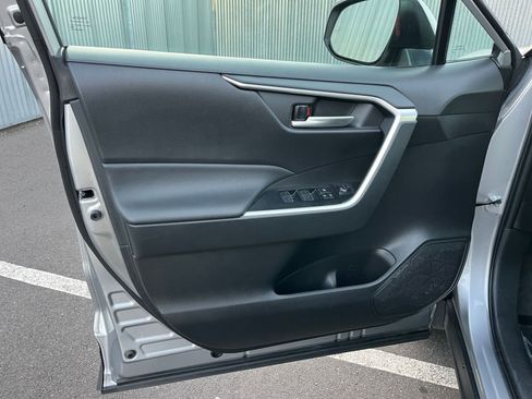 Used 2025 Toyota RAV4 XLE w/ Convenience Package image 20