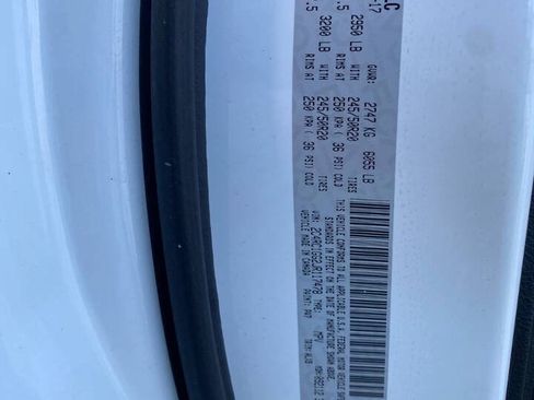 Used 2018 Chrysler Pacifica Limited w/ Tire & Wheel Group FWD image 22