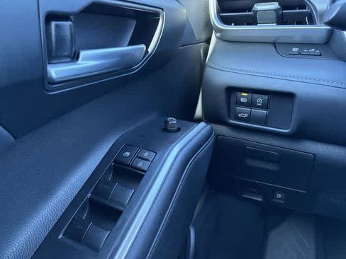 Used 2023 Toyota Highlander XLE image 40