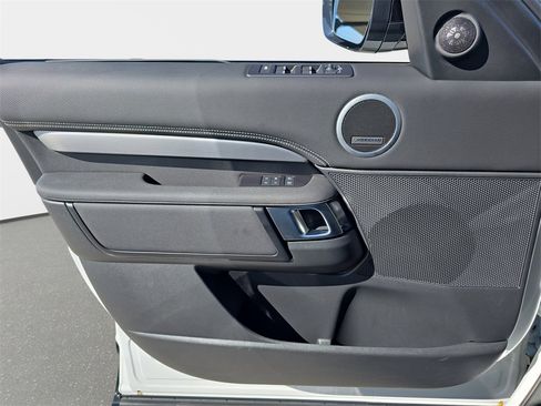 Used 2025 Land Rover Discovery Dynamic SE image 29