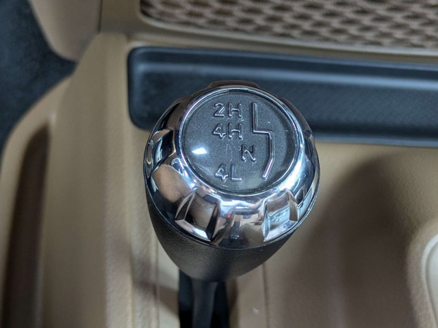 Used 2017 Jeep Wrangler Unlimited Sahara w/ Connectivity Group AWD/4WD image 29