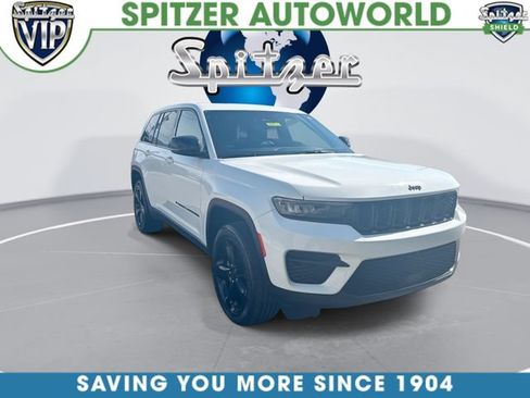 Used 2024 Jeep Grand Cherokee Altitude AWD/4WD image 2