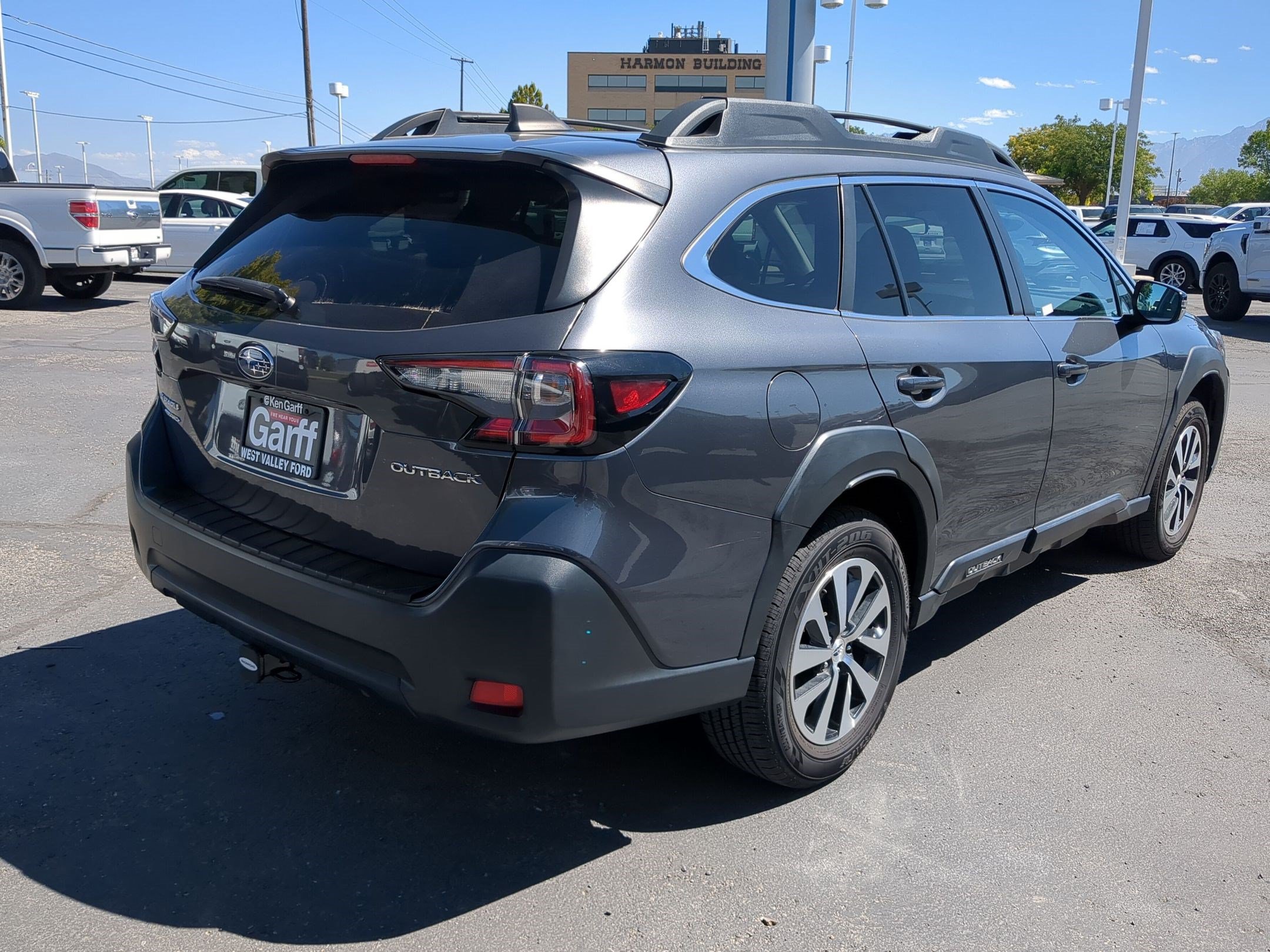 Used 2023 Subaru Outback Premium AWD/4WD image 3