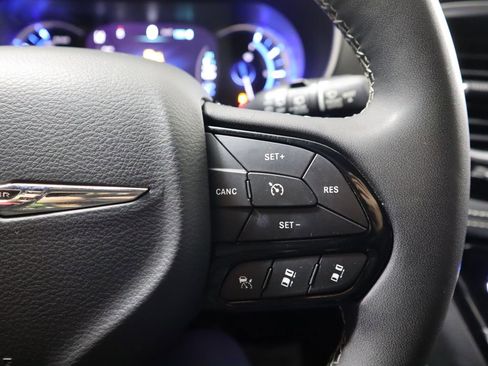 Used 2022 Chrysler Pacifica Limited w/ S Appearance Package image 12