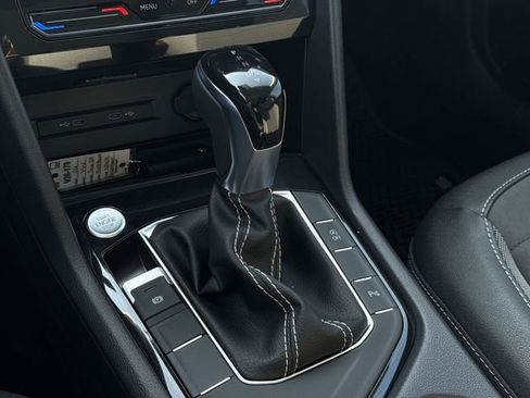 New 2026 Volkswagen Taos SE FWD image 15