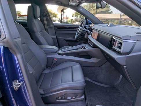New 2025 Porsche Macan 4 Electric AWD/4WD image 25
