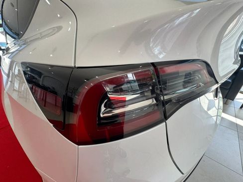 Used 2024 Tesla Model Y Long Range AWD/4WD image 20