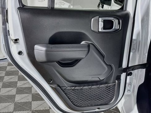 Certified 2024 Jeep Wrangler Unlimited AWD/4WD image 19