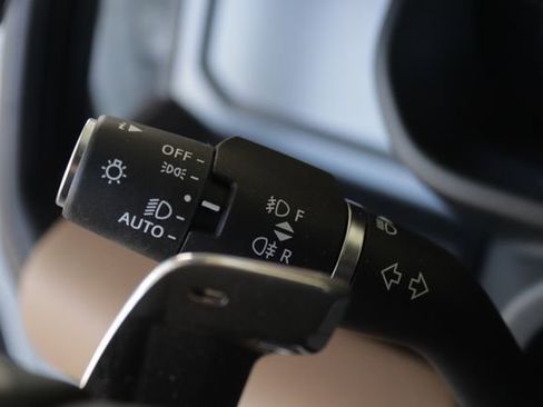 Used 2025 Land Rover Defender 110 V8 image 13