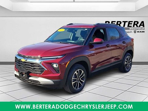 Used 2025 Chevrolet TrailBlazer LT image 3