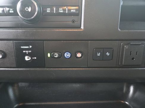 Used 2019 Chevrolet Express 2500 image 19