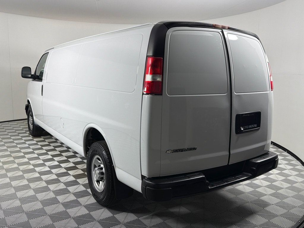 Used 2019 Chevrolet Express 3500 Extended w/ Driver Convenience Package RWD image 5