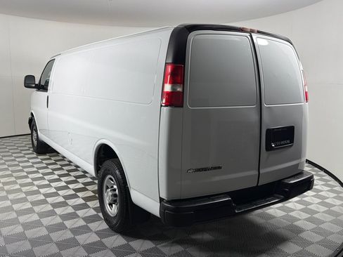 Used 2019 Chevrolet Express 3500 Extended w/ Driver Convenience Package RWD image 5