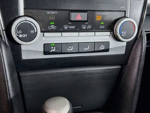 Used 2013 Toyota Camry SE FWD image 18