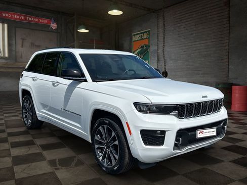 Used 2022 Jeep Grand Cherokee Overland w/ Adv Protech Group III AWD/4WD image 7