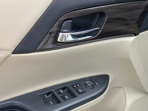 Used 2016 Honda Accord EX image 8