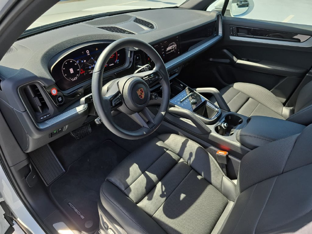 Certified 2026 Porsche Cayenne AWD/4WD image 4