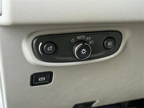 Used 2018 GMC Terrain SLT w/ Infotainment Package II image 17