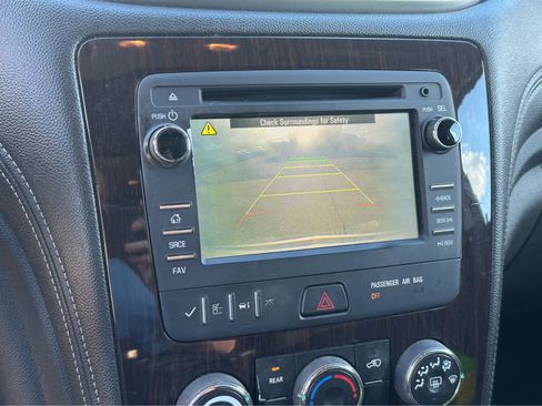 Used 2016 Chevrolet Traverse LT w/ Style and Technology Package AWD/4WD image 16