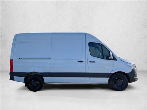 Used 2025 Mercedes-Benz Sprinter 2500 image 4