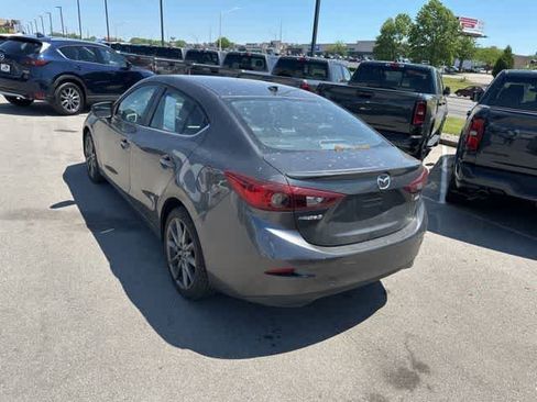 Used 2018 MAZDA MAZDA3 Touring FWD image 16