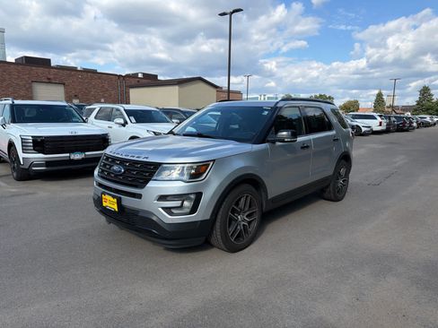 Used 2016 Ford Explorer Sport w/ Equipment Group 401A AWD/4WD image 4
