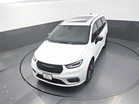 New 2026 Chrysler Pacifica Select image 11
