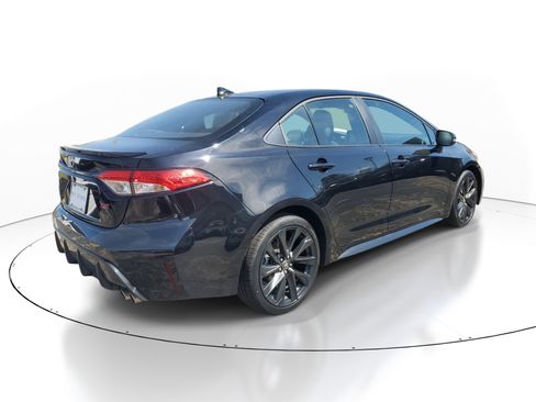 Used 2025 Toyota Corolla SE image 6