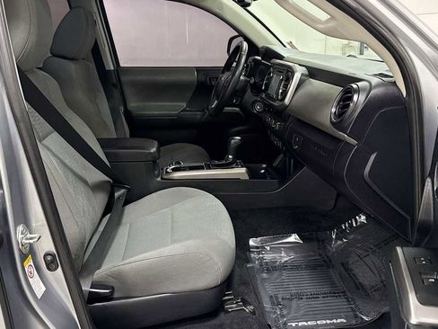 Certified 2019 Toyota Tacoma SR5 image 28