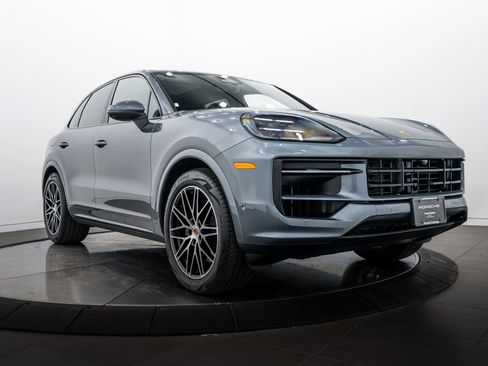 Certified 2026 Porsche Cayenne AWD/4WD image 9