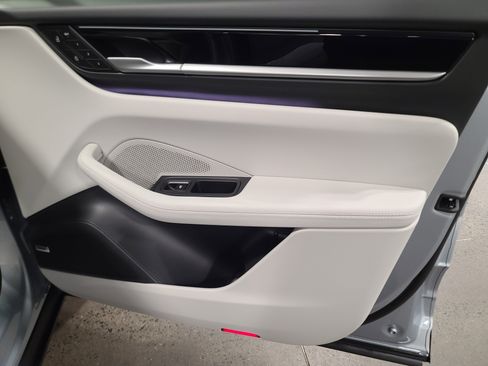 New 2026 Porsche Macan Electric image 28