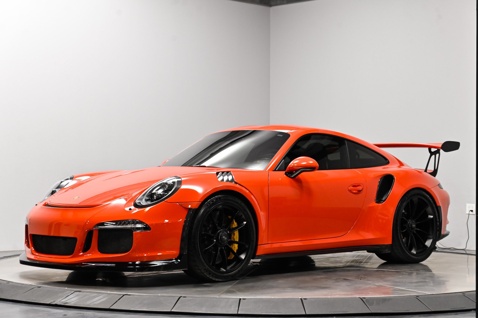 Used 2016 Porsche 911 GT3 RS RWD image 2