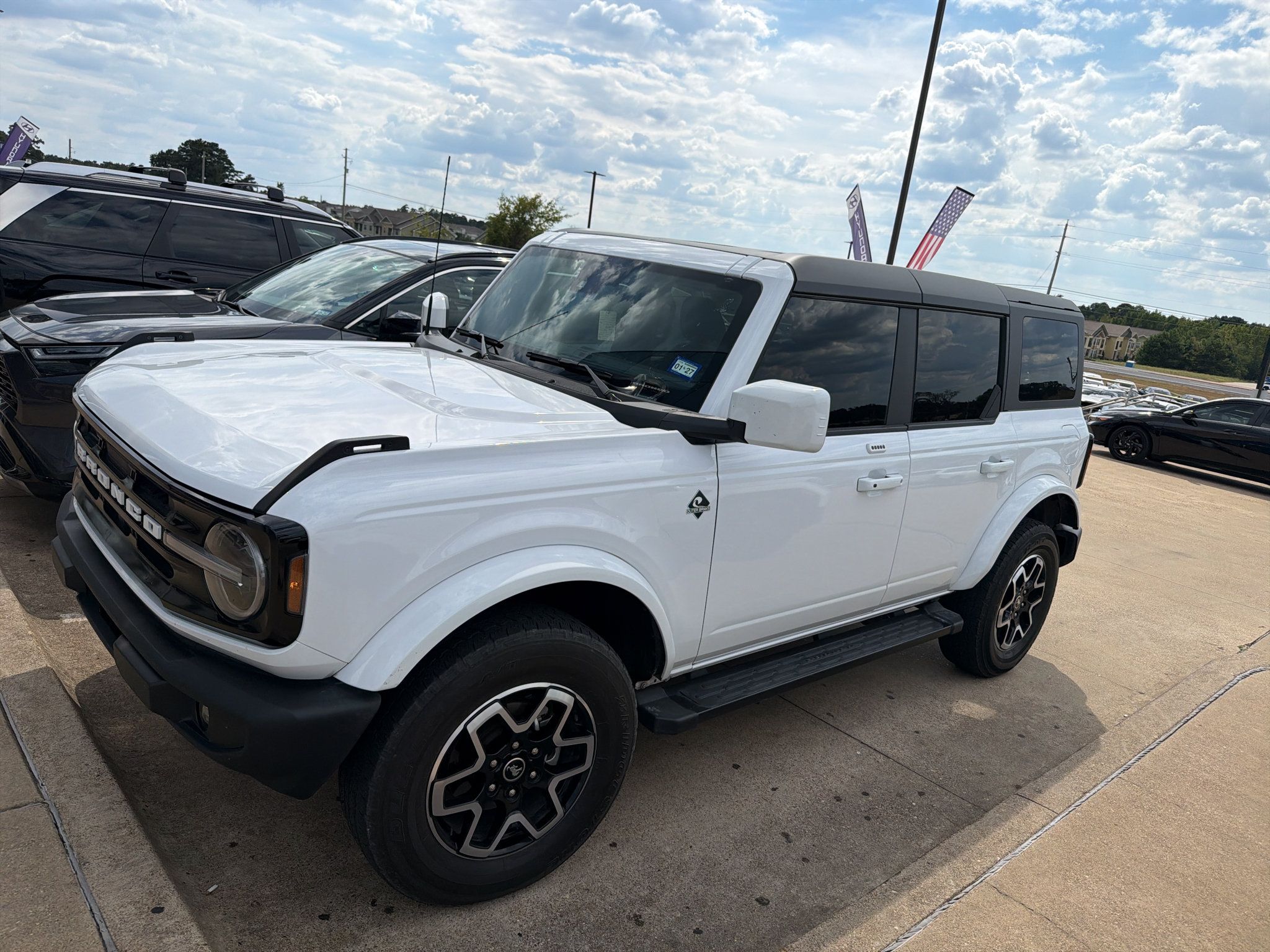 Used 2023 Ford Bronco Outer Banks AWD/4WD image 1