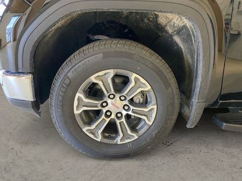 New 2026 GMC Sierra 1500 SLE image 15